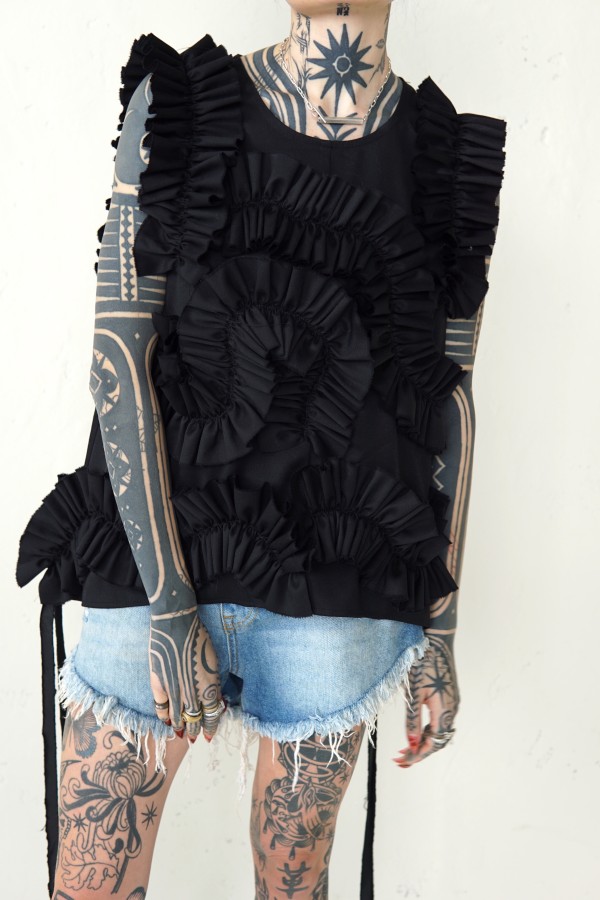 SHORT DECORATED BLOUSE