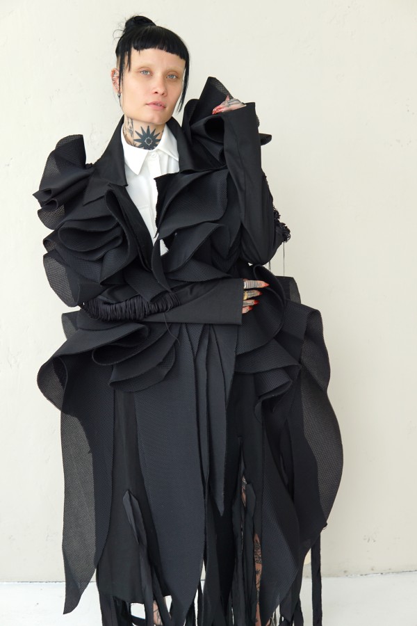 SPECIAL BLACK AVANT-GARDE LONG COAT WITH DETAILS