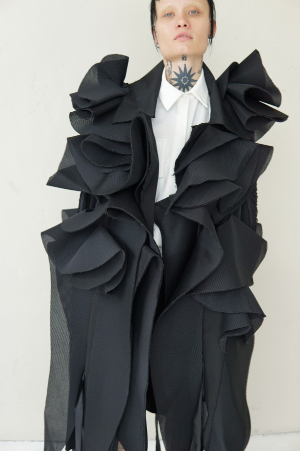 SPECIAL BLACK AVANT-GARDE LONG COAT WITH DETAILS
