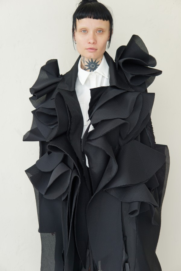 SPECIAL BLACK AVANT-GARDE LONG COAT WITH DETAILS