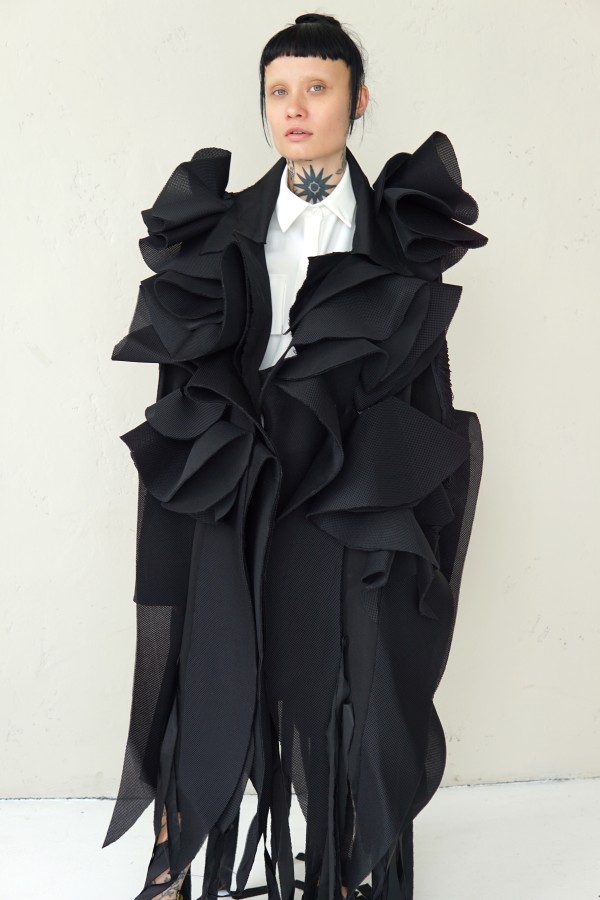 SPECIAL BLACK AVANT-GARDE LONG COAT WITH DETAILS