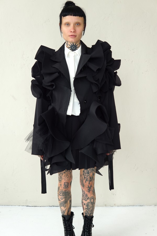 SPECIAL BLACK AVANT-GARDE COAT WITH DETAILS
