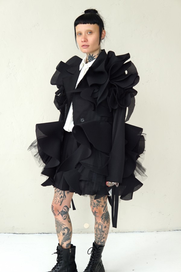 SPECIAL BLACK AVANT-GARDE COAT WITH DETAILS