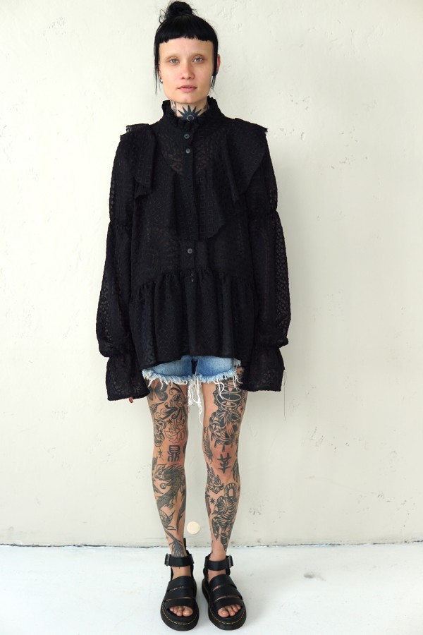 STYLISH BLACK BLOUSE WITH WIDE SLEEVES