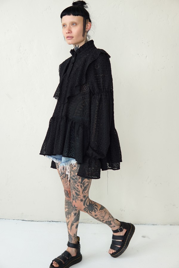 STYLISH BLACK BLOUSE WITH WIDE SLEEVES