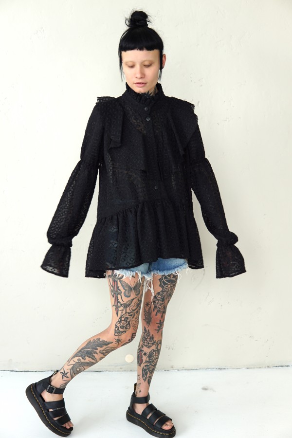 STYLISH BLACK BLOUSE WITH WIDE SLEEVES