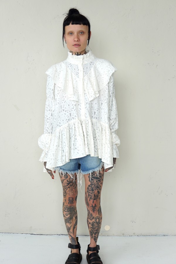 STYLISH BLOUSE WITH RUFFLES ON THE FRONT