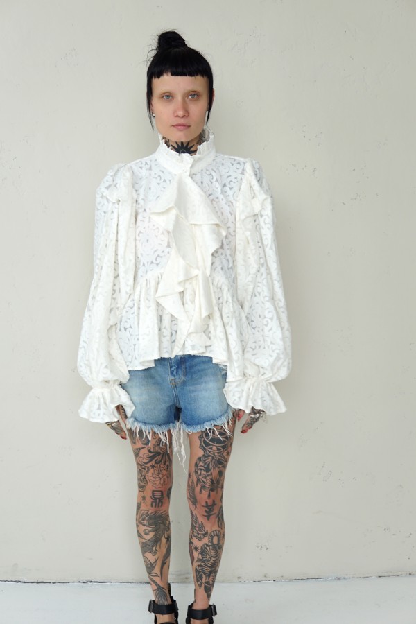 STYLISH BLOUSE WITH WIDE SLEEVES