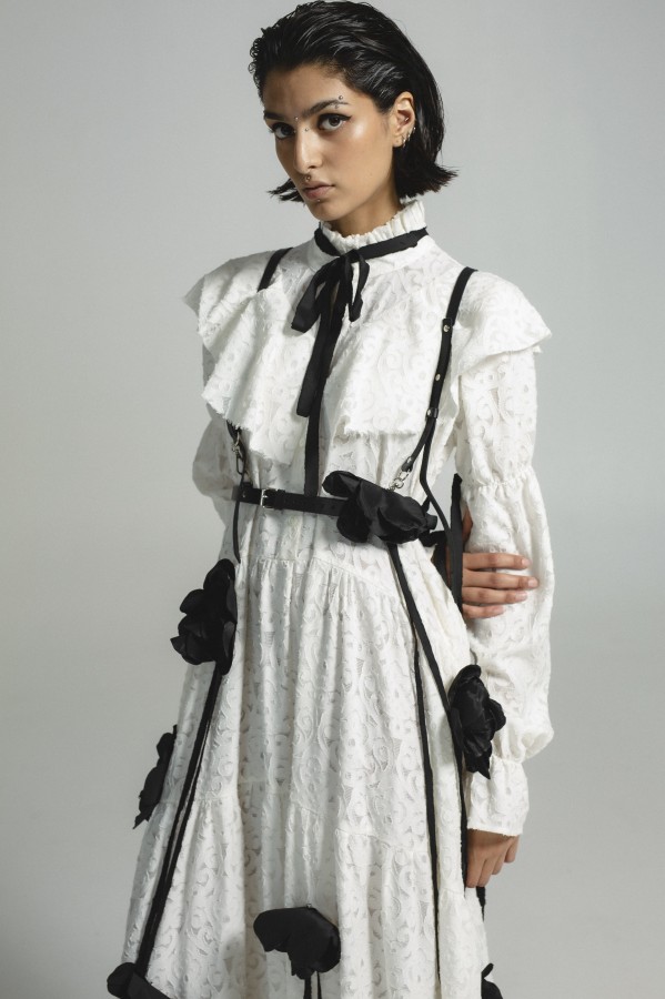 WHITE LONG DRESS WITH FLOWERS AND LONG SLEEVES WHITE LONG DRESS WITH FLOWERS AND LONG SLEEVES