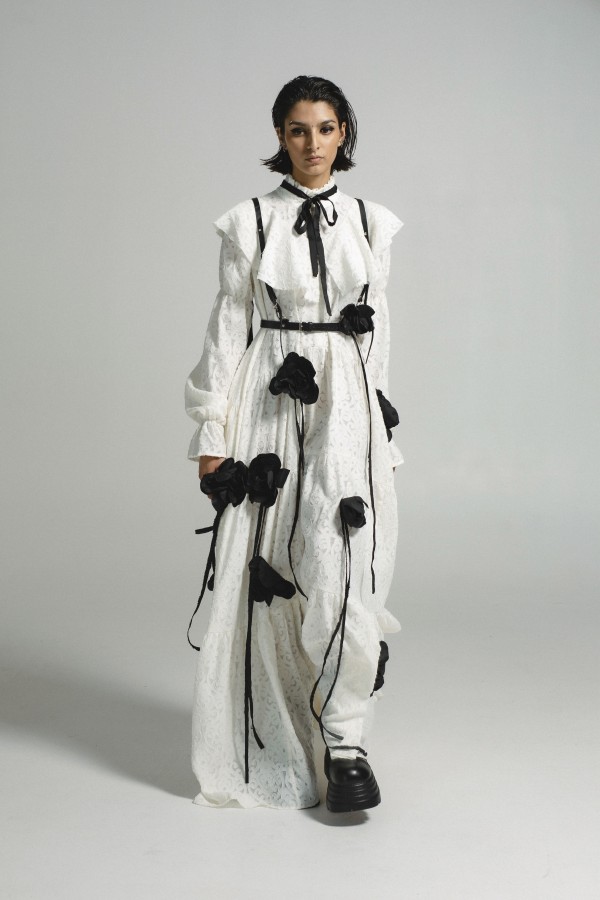 WHITE LONG DRESS WITH FLOWERS AND LONG SLEEVES WHITE LONG DRESS WITH FLOWERS AND LONG SLEEVES