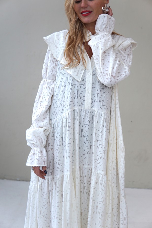 WHITE LONG DRESS WITH LONG SLEEVES AND RUFFLES