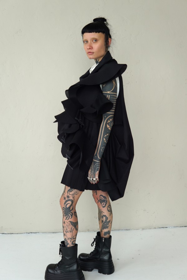 AVANT-GARDE COTTON VEST WITH DETAILS 