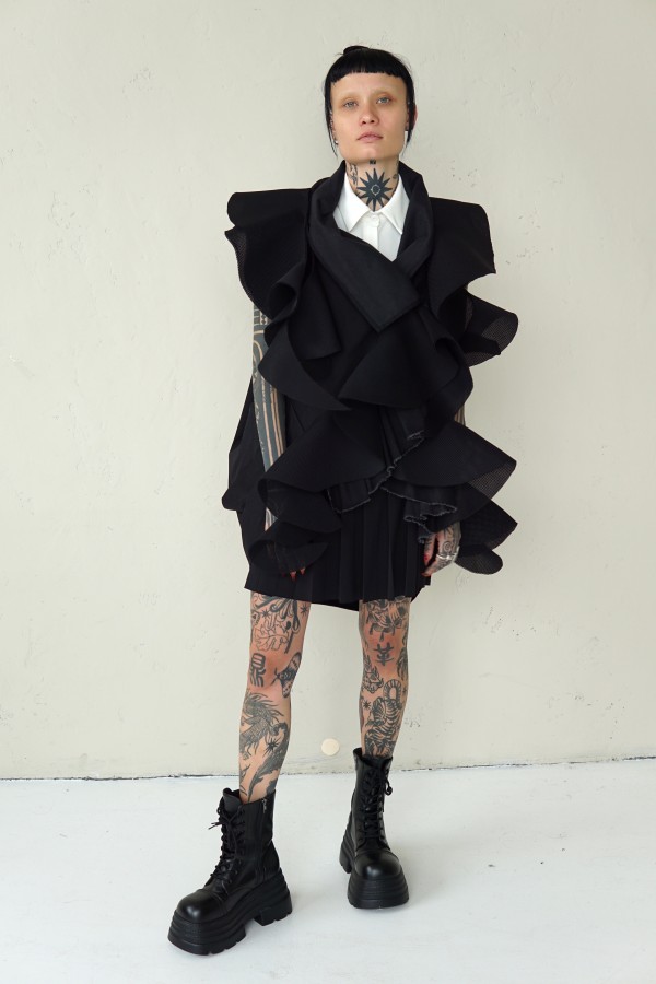 AVANT-GARDE COTTON VEST WITH DETAILS 