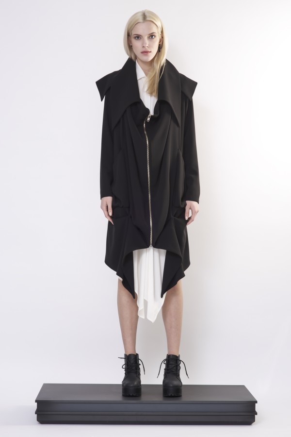 Draped coat with zipper