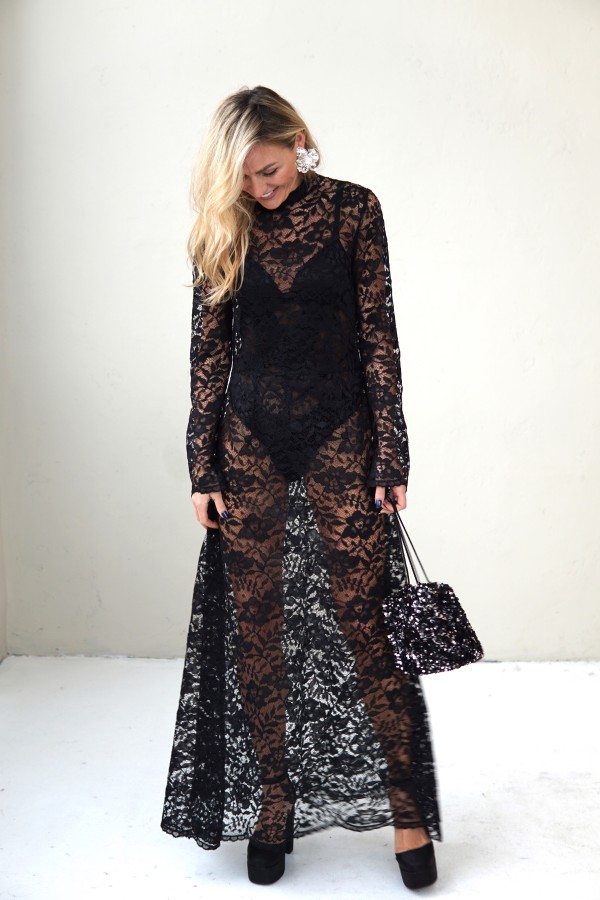 LONG BLACK LACE EVENING DRESS WITH STAND COLLAR