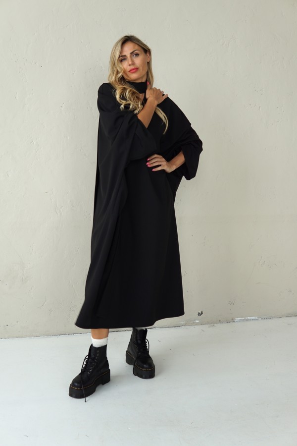 loose-fit wool dress with a ribbon
