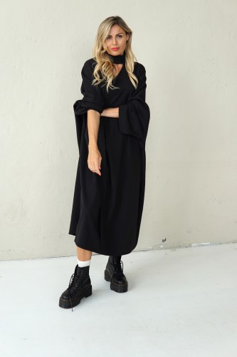 loose-fit wool dress with a ribbon