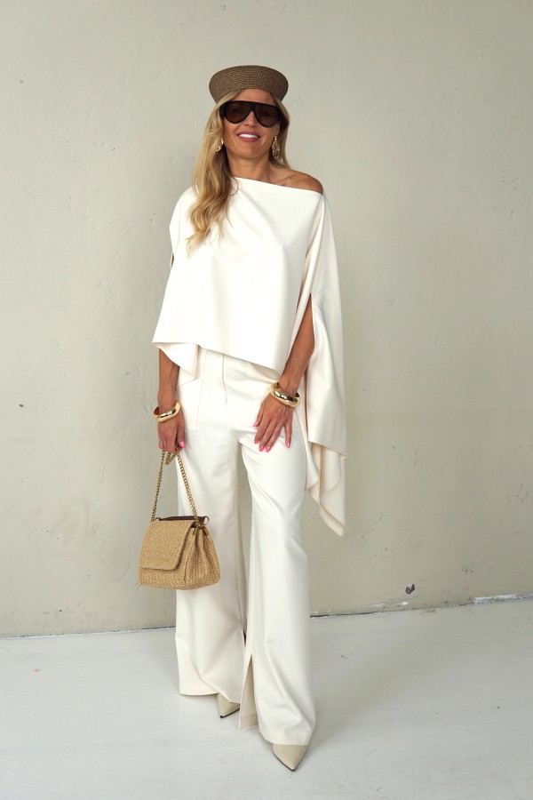 WHITE BLOUSE 