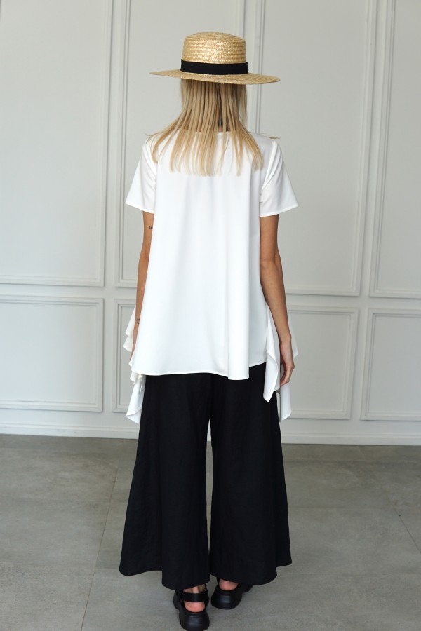 white blouse short sleeves with details on the front